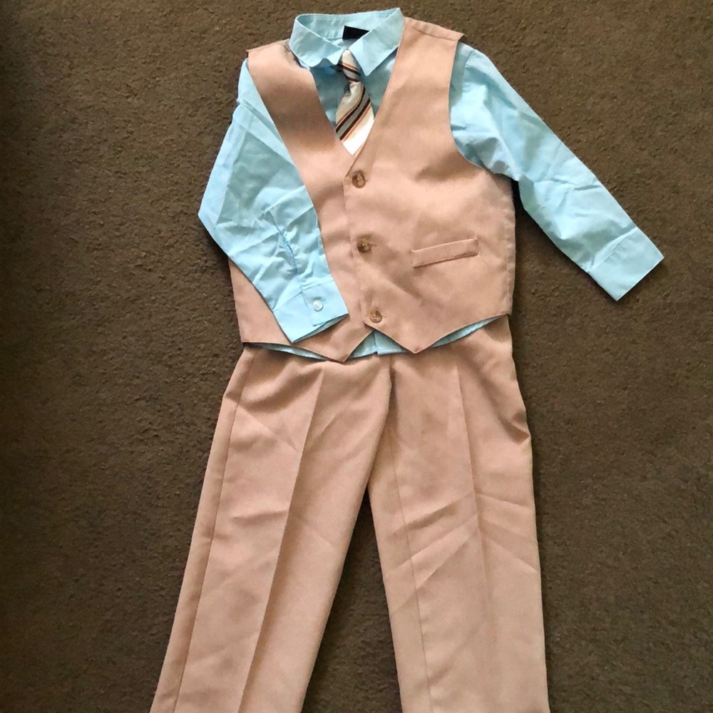 Tan/blue SZ 5T boys 4piece suit..good condition